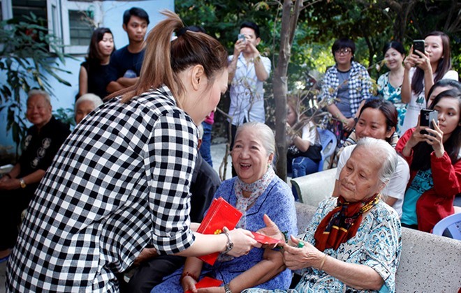 My Tam tinh cam khi tham cac nghe si o vien duong lao-Hinh-5